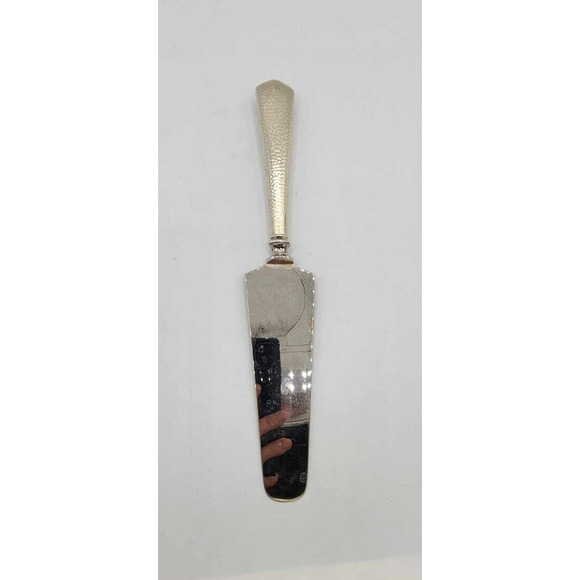 Antique Hammered Sterling Silver Handle Pie Server. Marked & Monogrammed 'A' - Picture 4 of 11